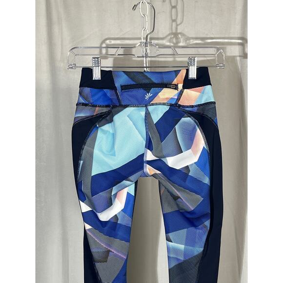 Athleta electric geo sonar crop leggings. - Picture 6 of 10